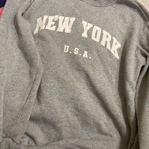 It’s a large I got it from SHEIN brand new over sized sweatshirt over all cute